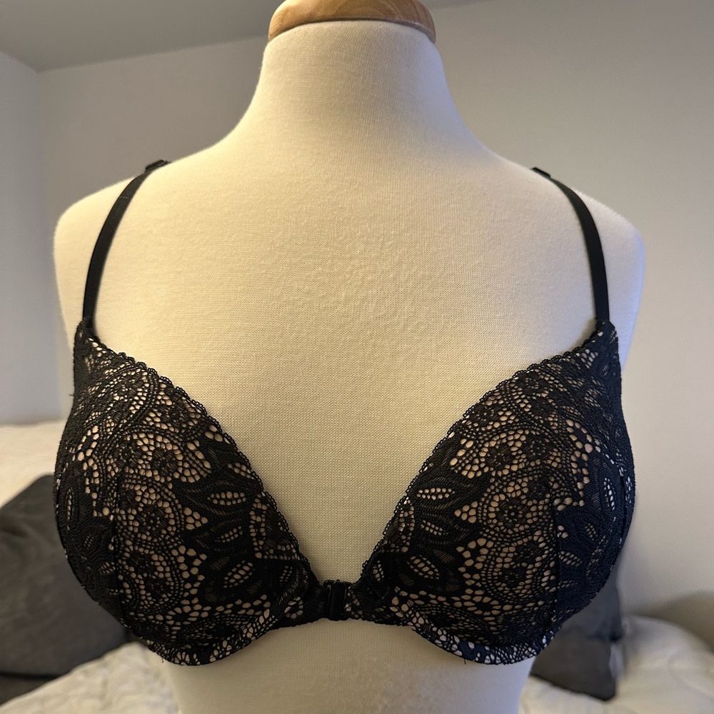 Victoria’s Secret black lace bra 32DD